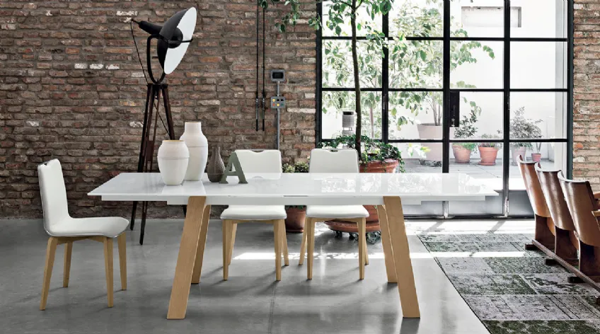 Tavolo design Giove 160 piano in vetro bianco gambe in legno di Target Point