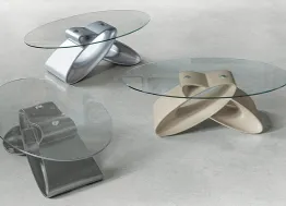 Tavolino con base di design in plastica laccata e piano in vetro Eclipse di Target Point