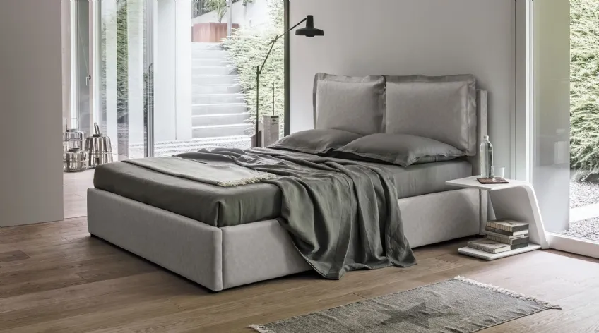 Letto matrimoniale moderno imbottito in tessuto Soft-Touch Bendigo di Target Point