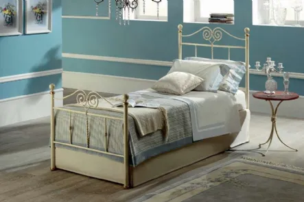 Letto singolo classico in ferro battuto con decorazioni dorate Katherine di Target Point