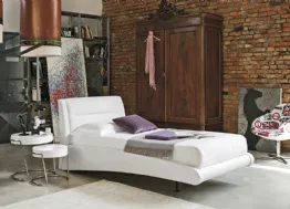 Letto singolo dal design sospeso imbottito Stromboli di Target Point