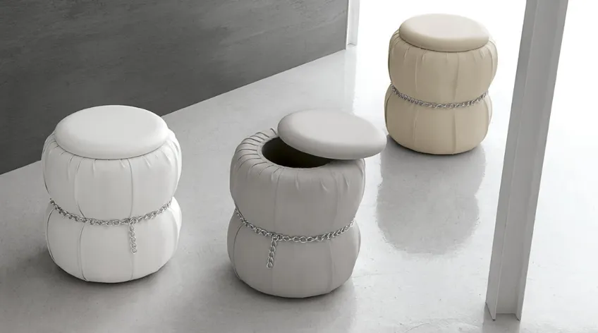 Pouf moderno in Soft-Touch con catena e contenitore Pscià di Target Point