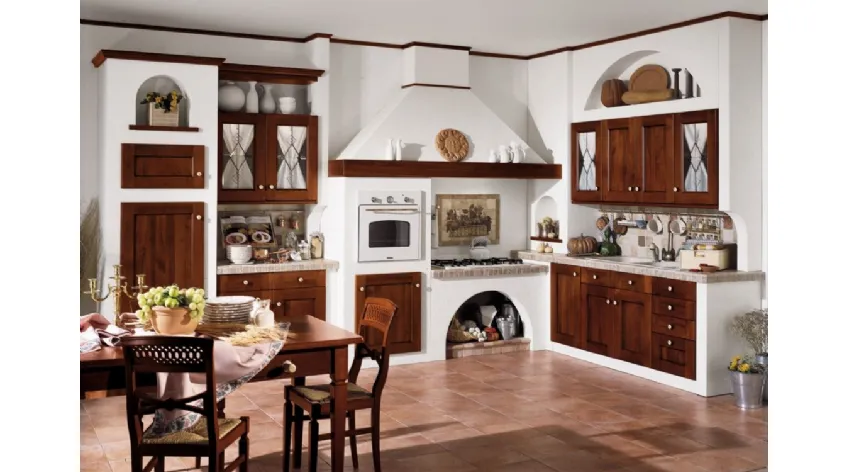 Cucina classica in muratura con elettrodomestici incassati nel muro, ante in pregiato legno scuro, pomelli in ceramica, finiture su richiesta Comp 04 di Arrex